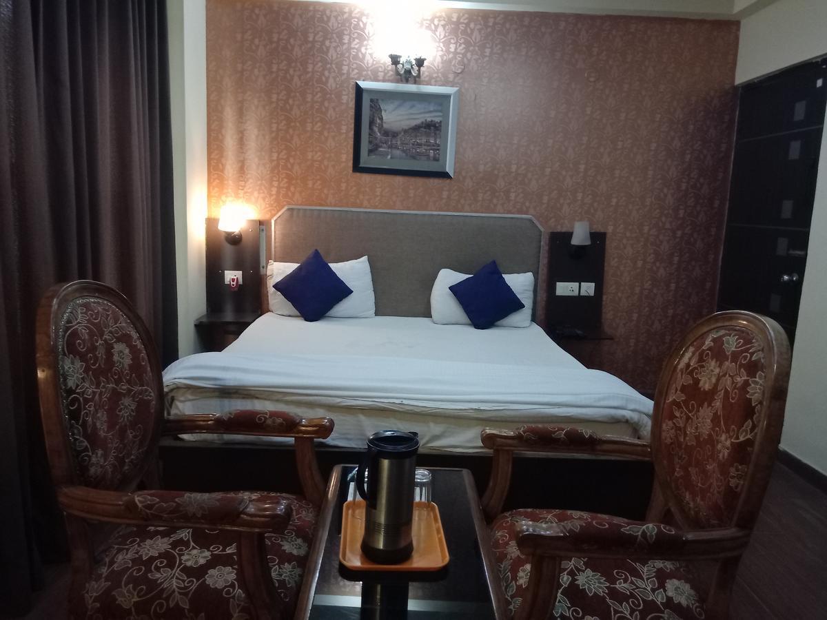 Hotel Samrat Kaushambi غازي أباد المظهر الخارجي الصورة