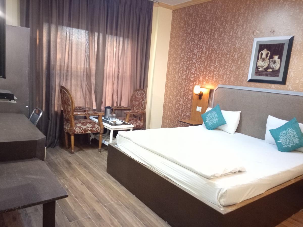 Hotel Samrat Kaushambi غازي أباد المظهر الخارجي الصورة