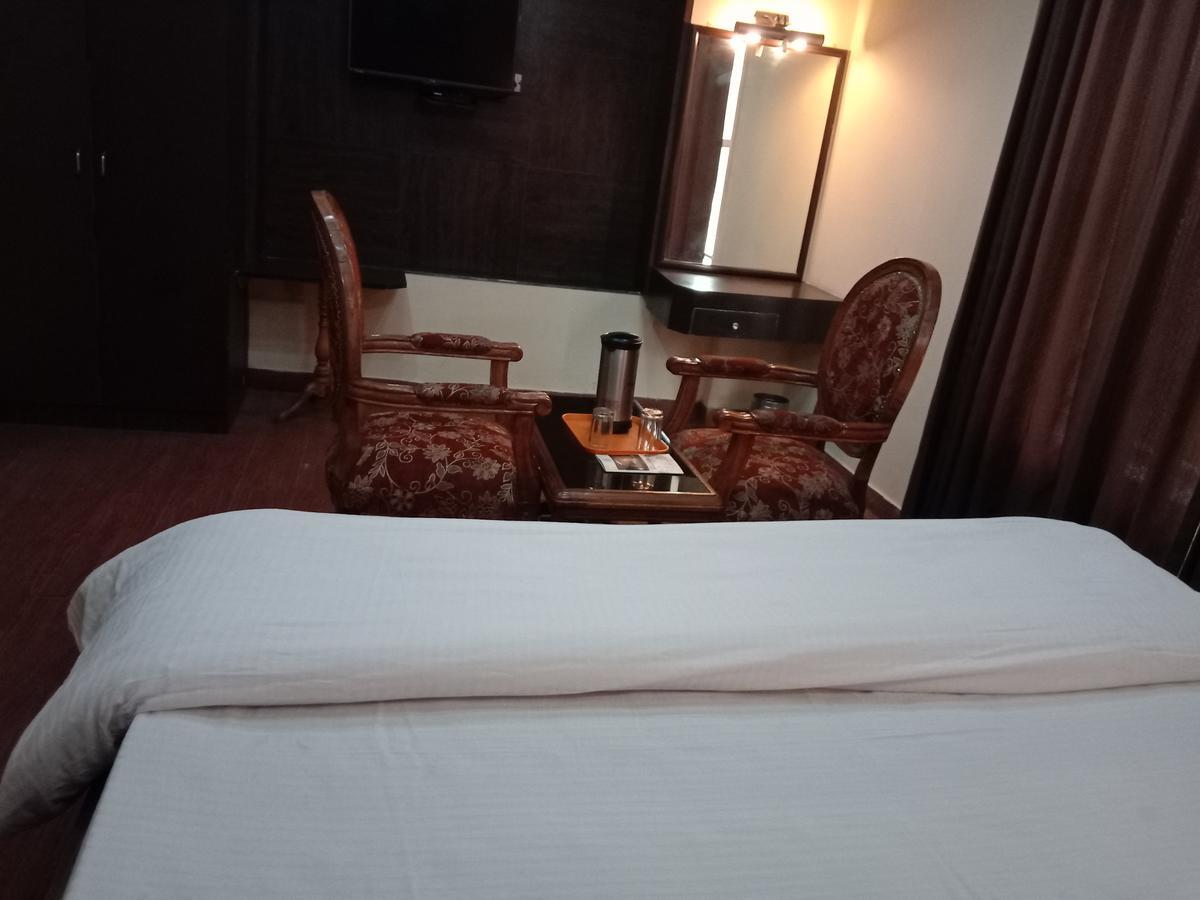 Hotel Samrat Kaushambi غازي أباد المظهر الخارجي الصورة